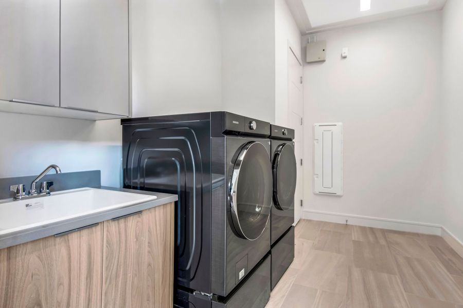 Representative furnished interior of a home built from the Aspen Estate by ABD Development in Hampton Green at Providence, Davenport (Image 57). Representative furnished interior of a home built from the Aspen Estate by ABD Development in Hampton Green at Providence, Davenport (Image 57).