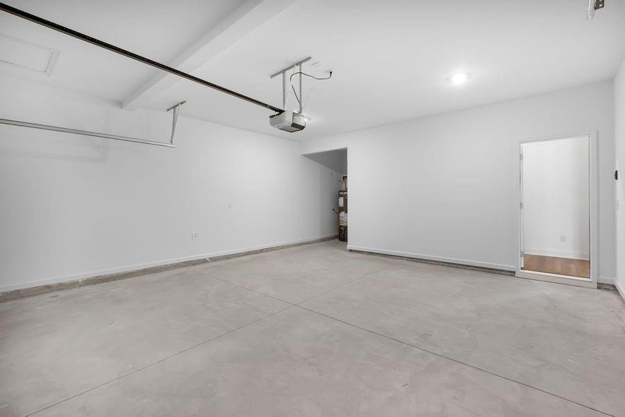Spacious, unfurnished interior of a new home in Bennett Farm, Loganville (Image 29).