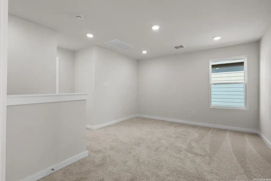 Spacious, unfurnished interior of a new home in Summerlin, San Antonio (Image 32).