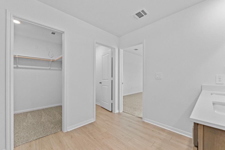 Spacious, unfurnished interior of a new home in Bar W Ranch, Leander (Image 20). Spacious, unfurnished interior of a new home in Bar W Ranch, Leander (Image 20).