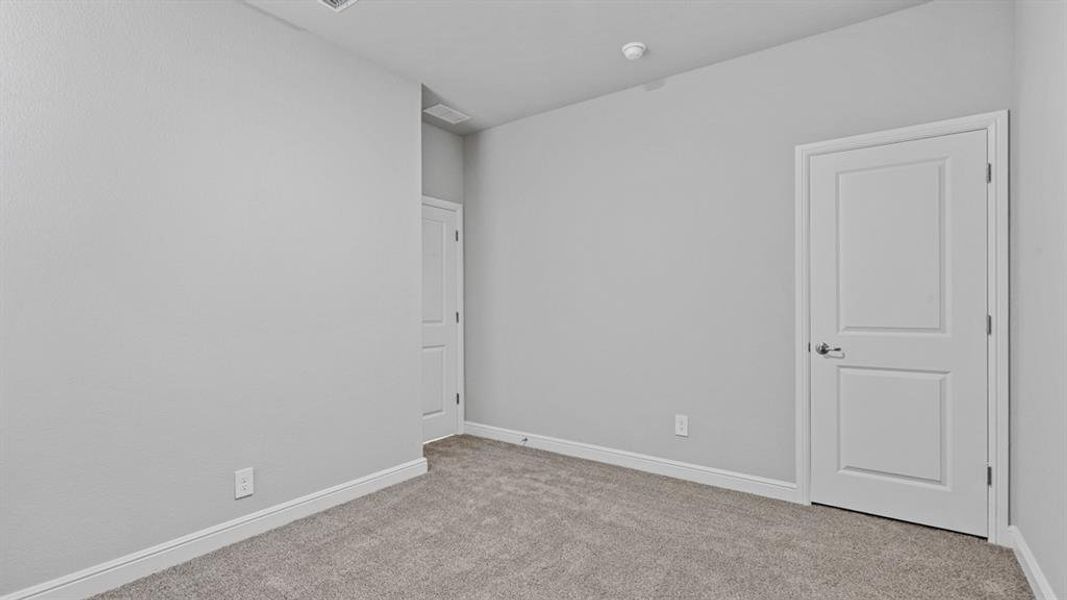 Spacious, unfurnished interior of a new home in Trails of Elizabeth Creek, Fort Worth (Image 39).
