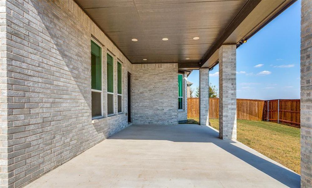 Exterior details and patio area of a home in , Mansfield (Image 17).