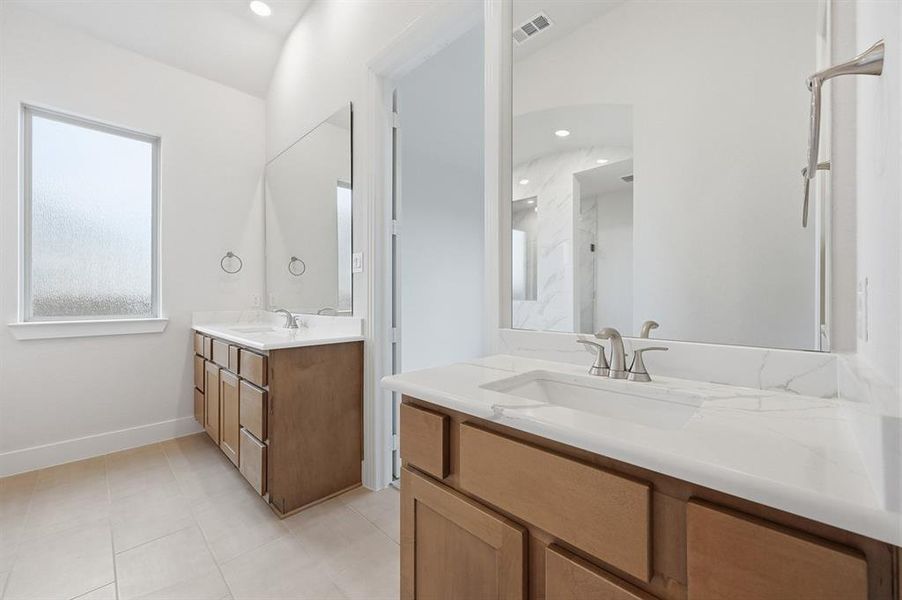 Furnished interior view inside a new home in Ridge Crossing, Waxahachie (Image 13).