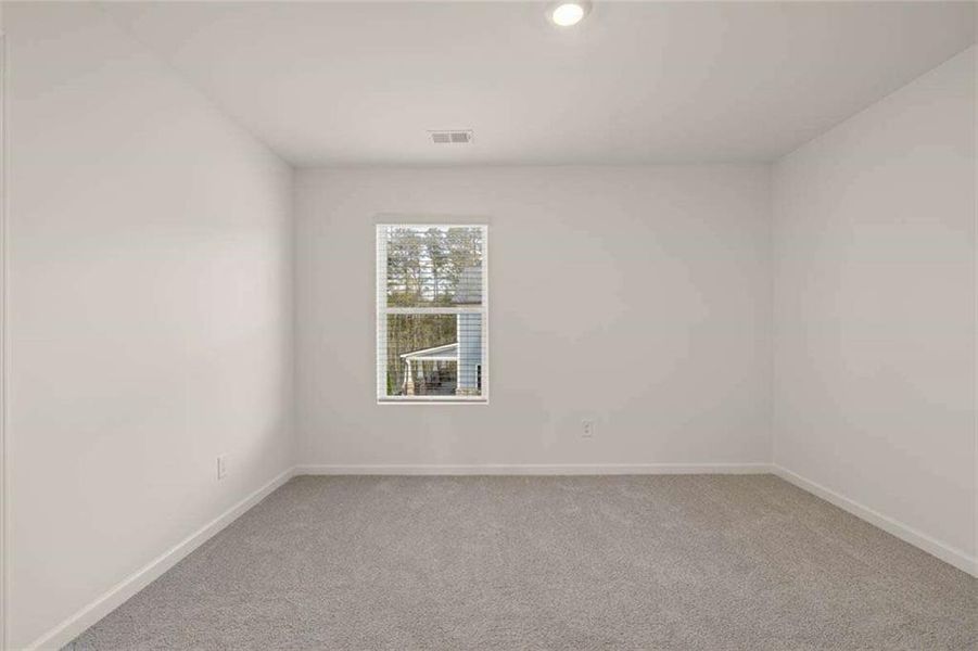 Spacious, unfurnished interior of a new home in Shoal Creek, Hampton (Image 7).
