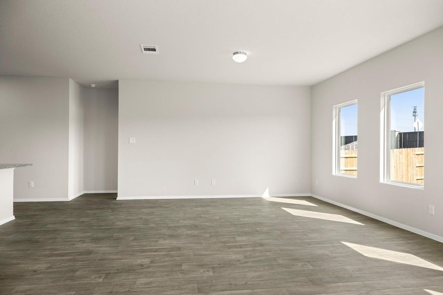 Spacious, unfurnished interior of a new home in Cloverleaf, Austin (Image 25).