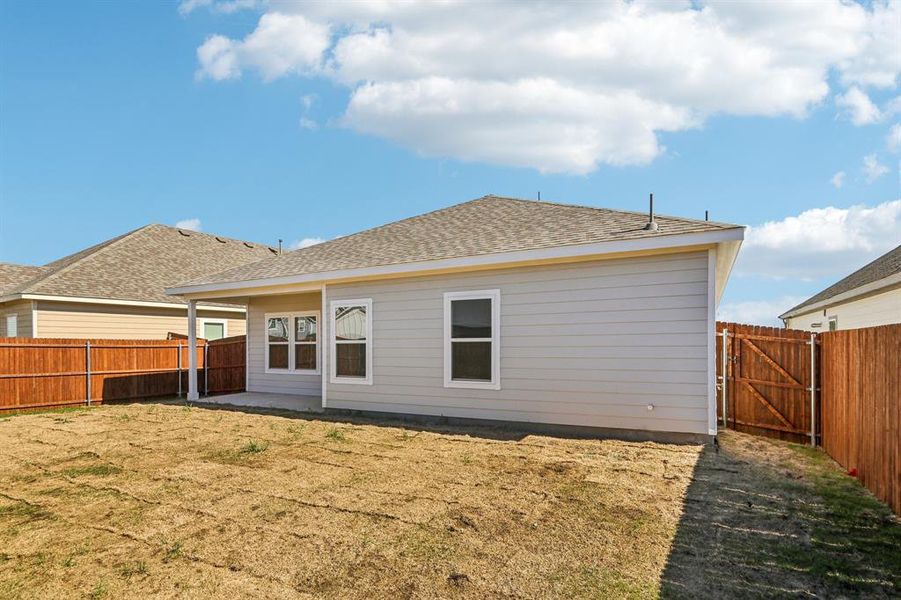 Exterior details and patio area of a home in Hickory Hill, Sherman (Image 22).