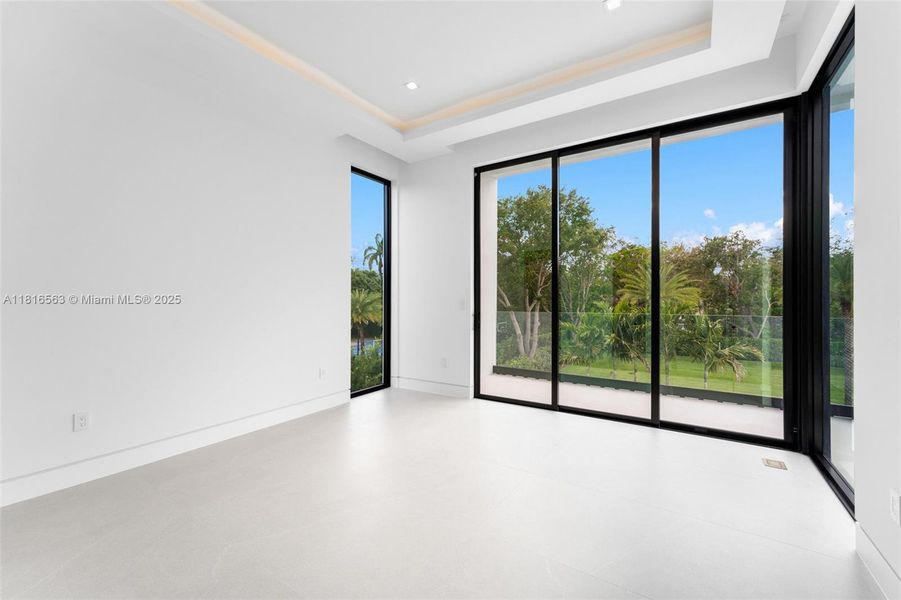 Spacious, unfurnished interior of a new home in , Miami (Image 21).