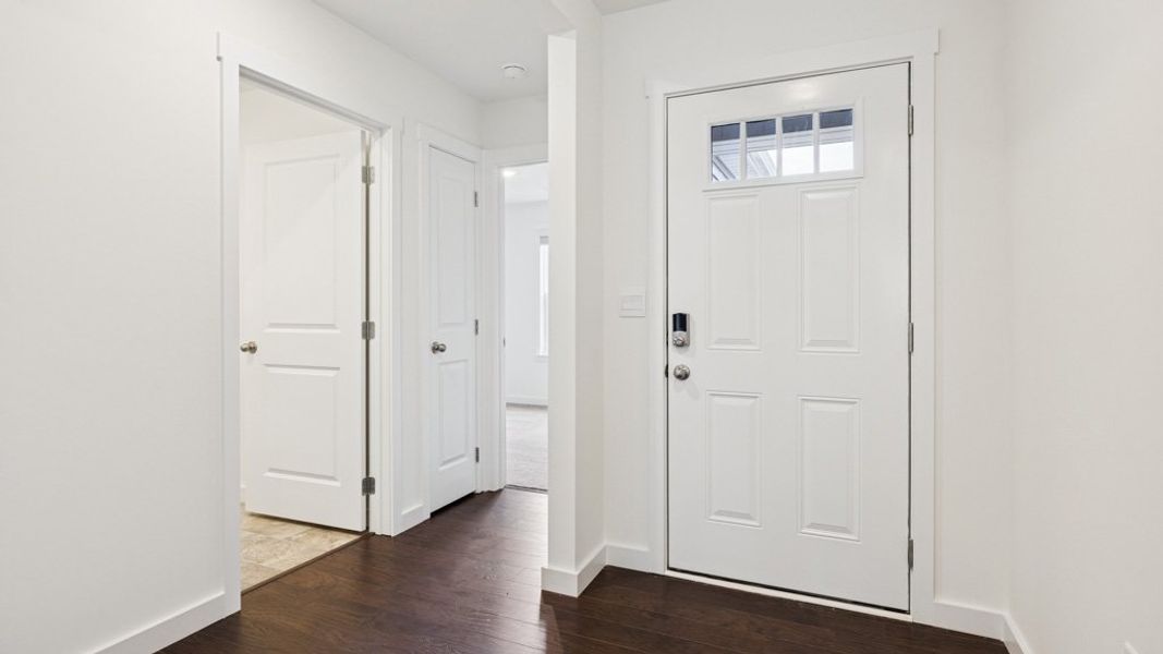 Spacious, unfurnished interior of a new home in Emory Creek, Harriman (Image 11).