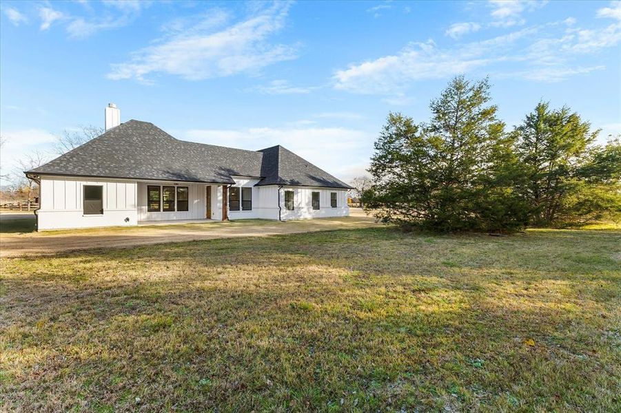 Exterior details and patio area of a home in , Caddo Mills (Image 4).