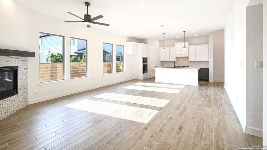 Spacious, unfurnished interior of a new home in Solms Landing 45', New Braunfels (Image 9).