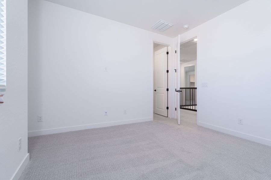 Spacious, unfurnished interior of a new home in Terraza, San Tan Valley (Image 16).