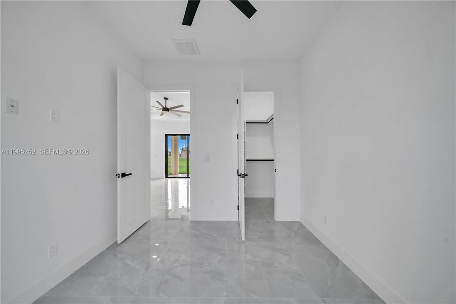 Spacious, unfurnished interior of a new home in , Cape Coral (Image 38).