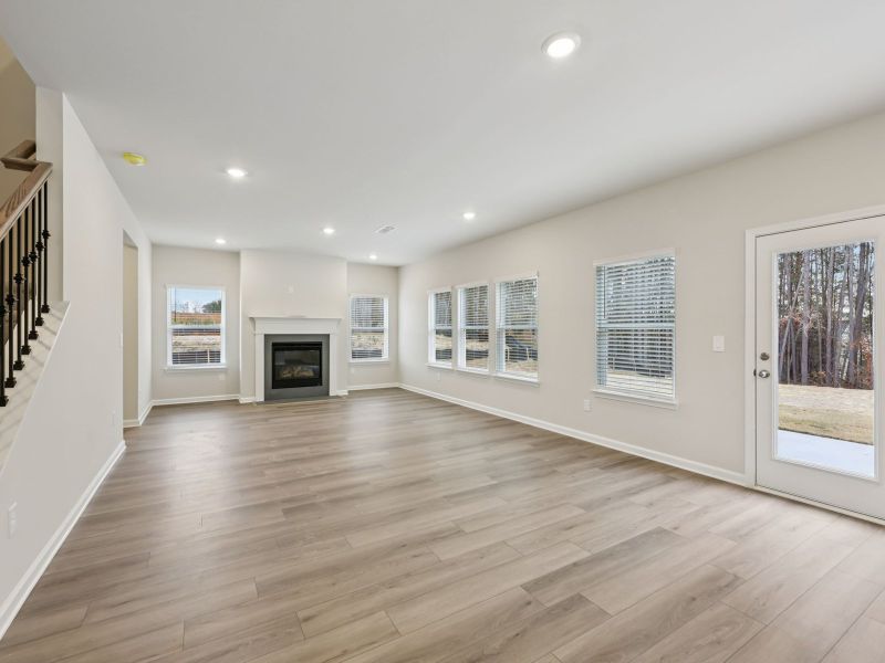 Spacious, unfurnished interior of a new home in Northwoods at Mirror Lake, Villa Rica (Image 10).