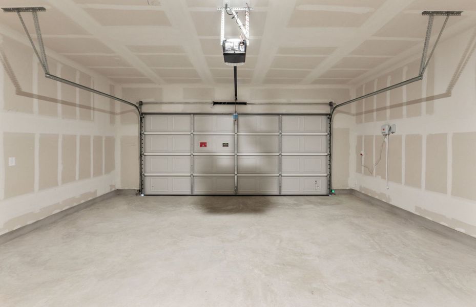 Spacious, unfurnished interior of a new home in Sonterra, Jarrell (Image 42).