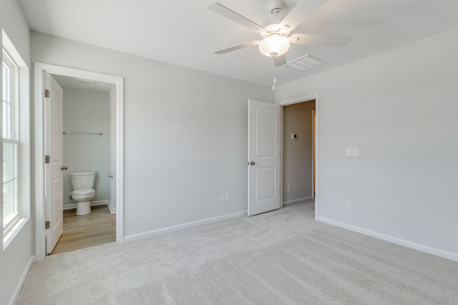 Spacious, unfurnished interior of a new home in Astoria, Columbia (Image 23).