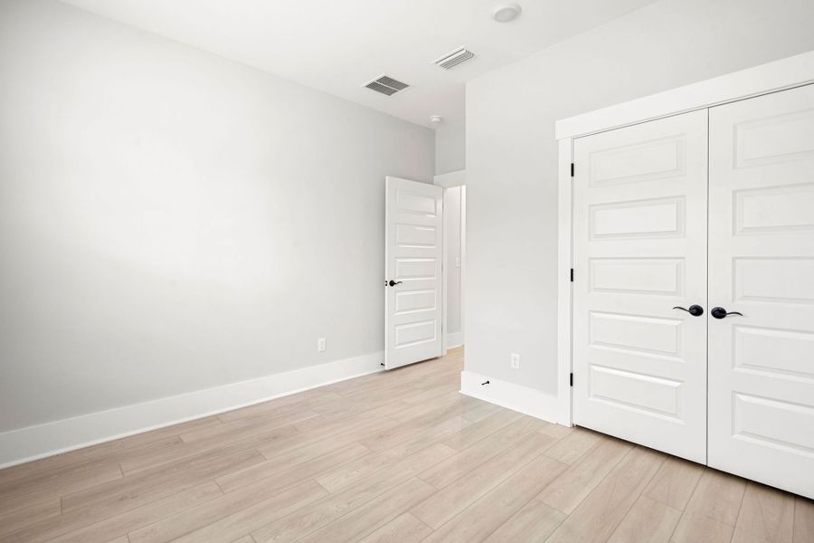 Spacious, unfurnished interior of a new home in Del Webb Savannah at Heartwood, Richmond Hill (Image 21).