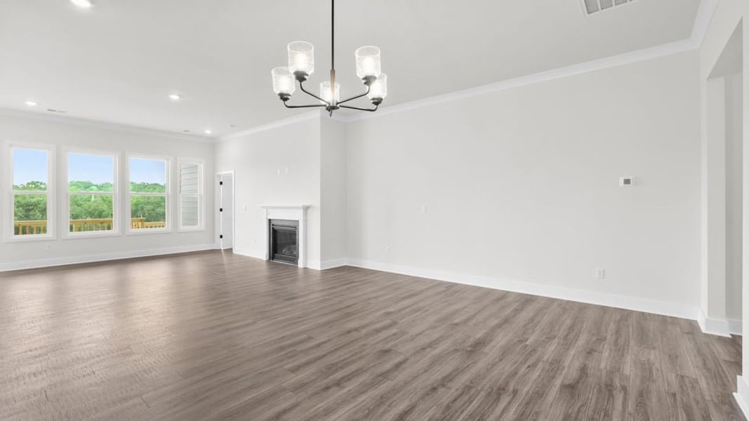 Spacious, unfurnished interior of a new home in Sunset Summits, Spartanburg (Image 25).