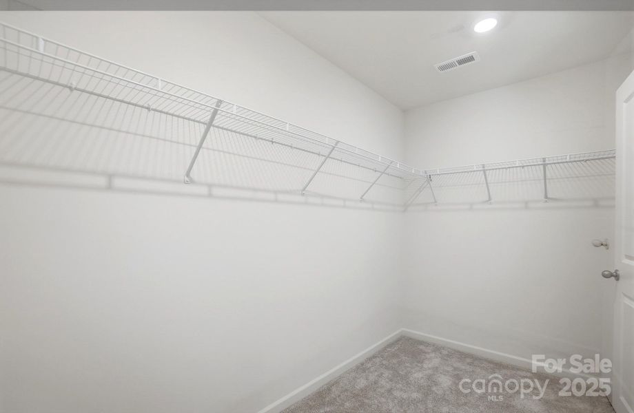 Spacious, unfurnished interior of a new home in Bellina, York (Image 20).