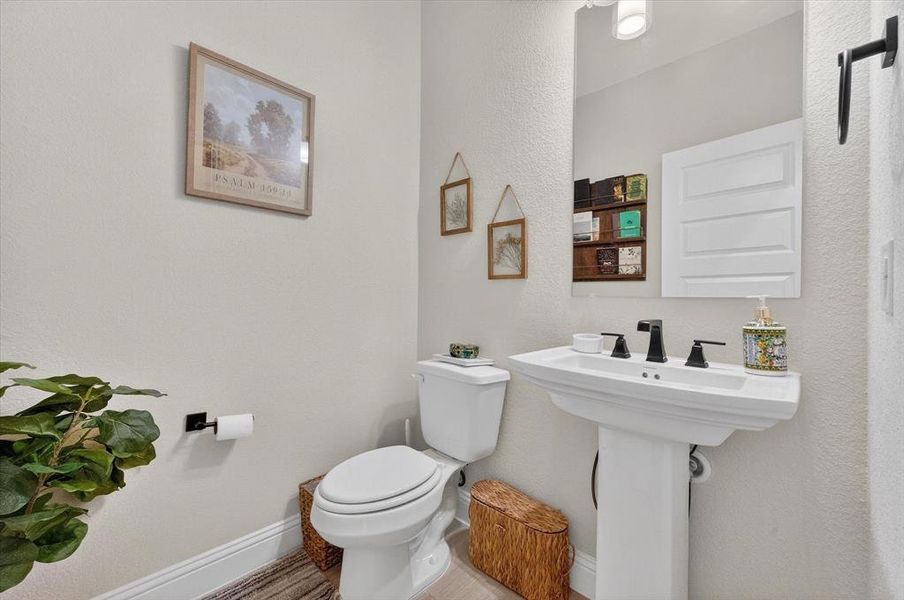 Furnished interior view inside a new home in Oaks of North Grove, Waxahachie (Image 39).