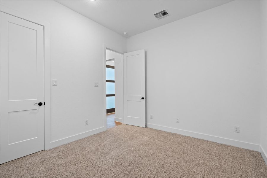 Spacious, unfurnished interior of a new home in Brookewater, Rosenberg (Image 10).