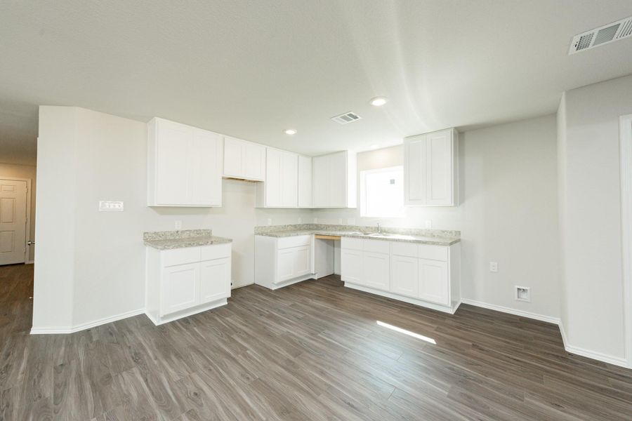 Spacious, unfurnished interior of a new home in Townsend Reserve, Splendora (Image 9).