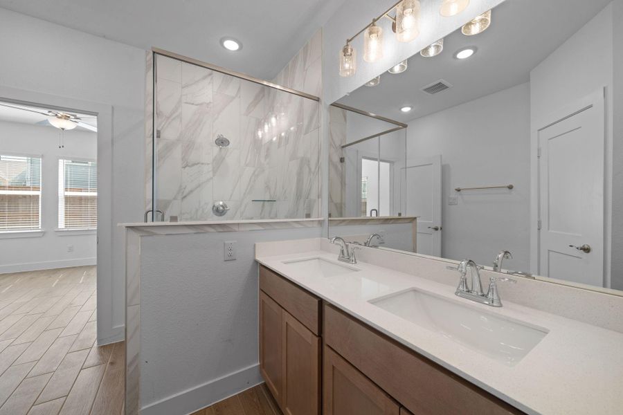 Furnished interior view inside a new home in Meridiana, Iowa Colony (Image 9).