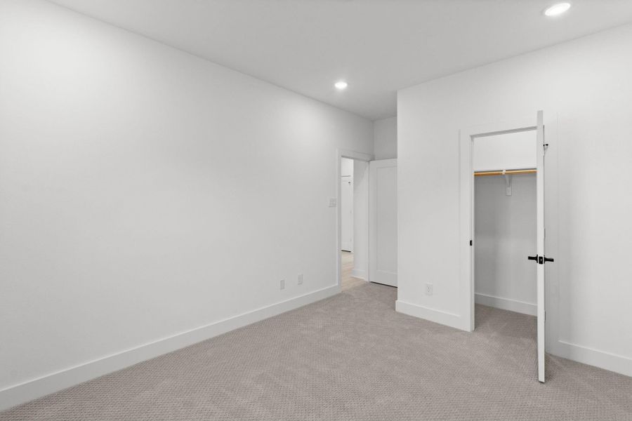 Spacious, unfurnished interior of a new home in , Houston (Image 15).