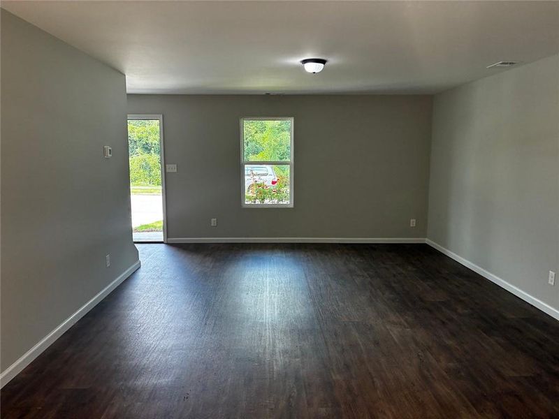 Spacious, unfurnished interior of a new home in , Gainesville (Image 14).
