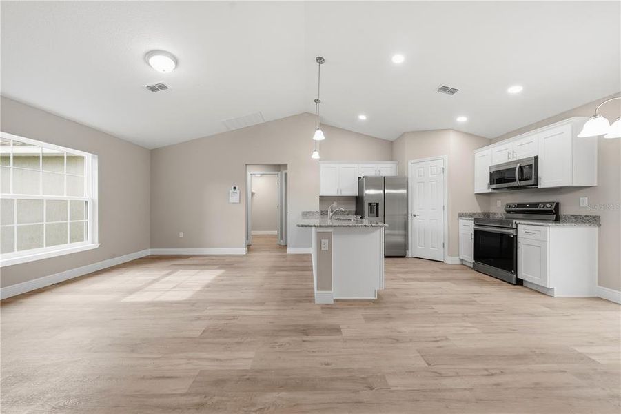 Spacious, unfurnished interior of a new home in , Citrus Springs (Image 39).