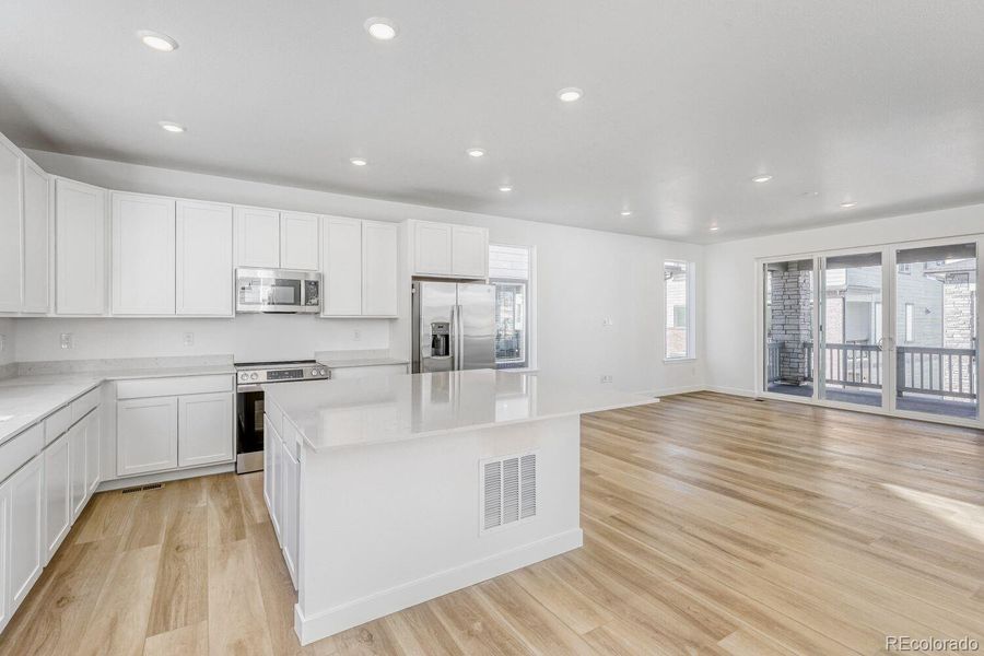 Furnished interior view inside a new home in Vermilion Creek, Centennial (Image 4).