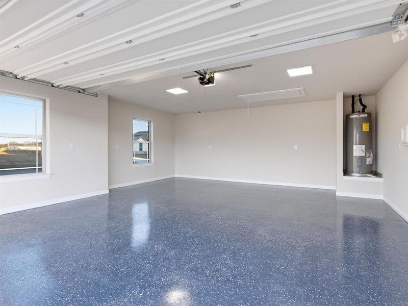 Spacious, unfurnished interior of a new home in , Tolar (Image 34).