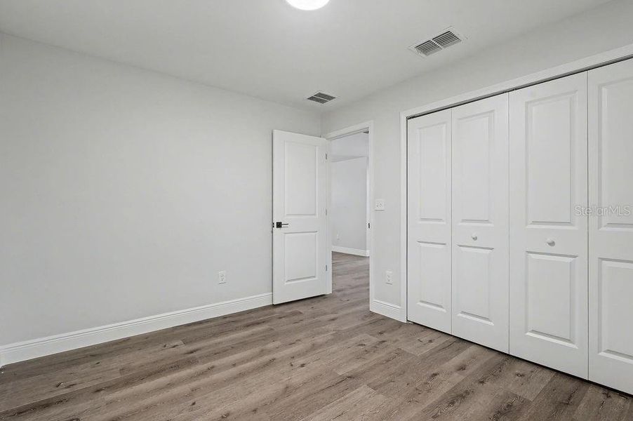 Spacious, unfurnished interior of a new home in , Ocala (Image 14).