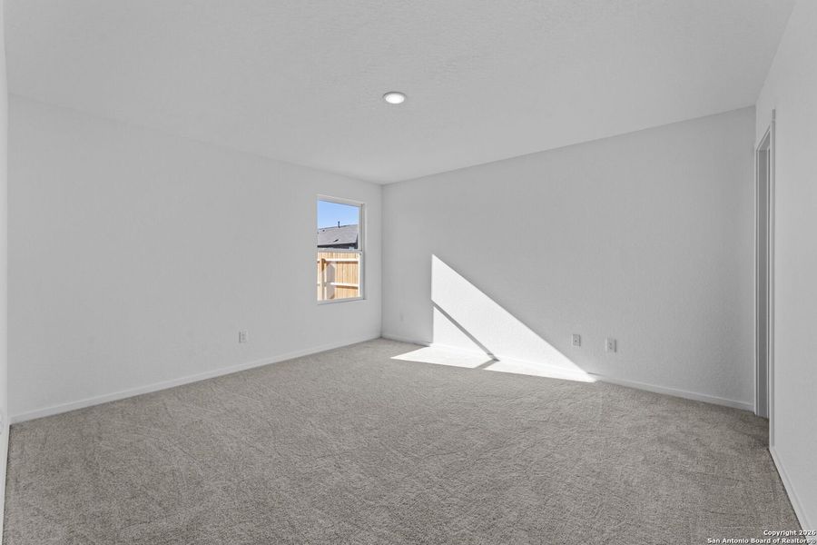 Spacious, unfurnished interior of a new home in Friendship Oaks: Watermill Collection, Fredericksburg (Image 14).