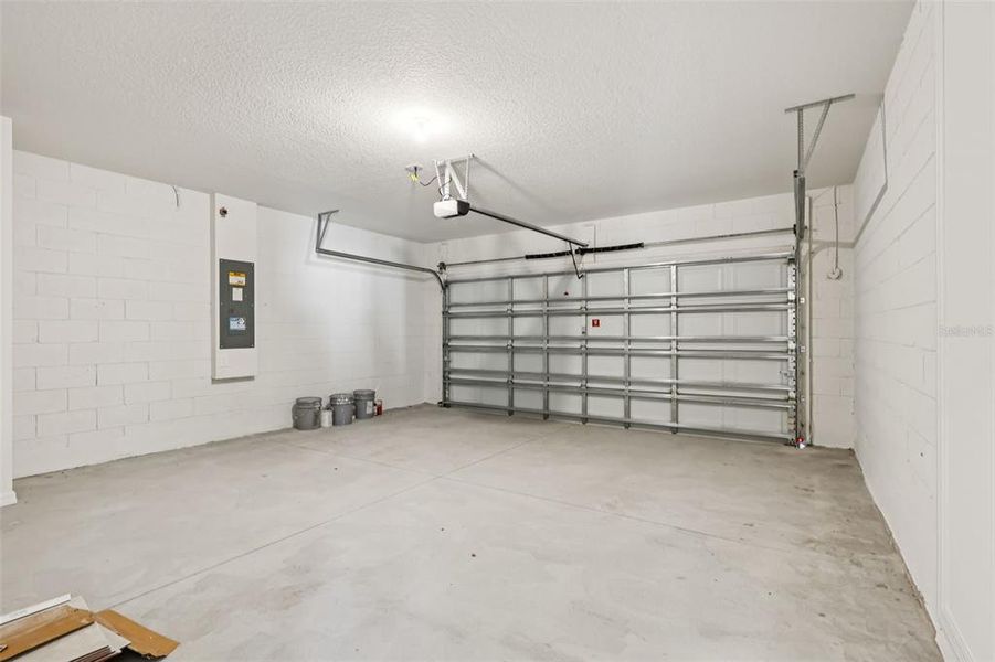 Spacious, unfurnished interior of a new home in Bradbury Creek - Signature Series, Haines City (Image 30).