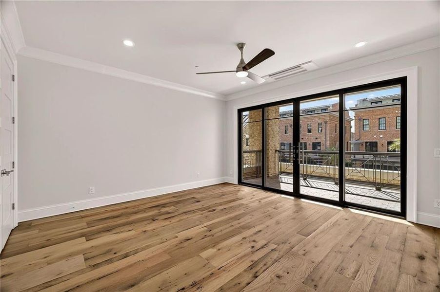 Spacious, unfurnished interior of a new home in , Savannah (Image 22).