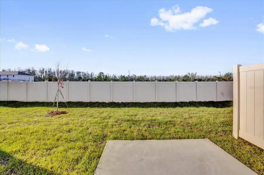 Exterior details and patio area of a home in , Kissimmee (Image 3).