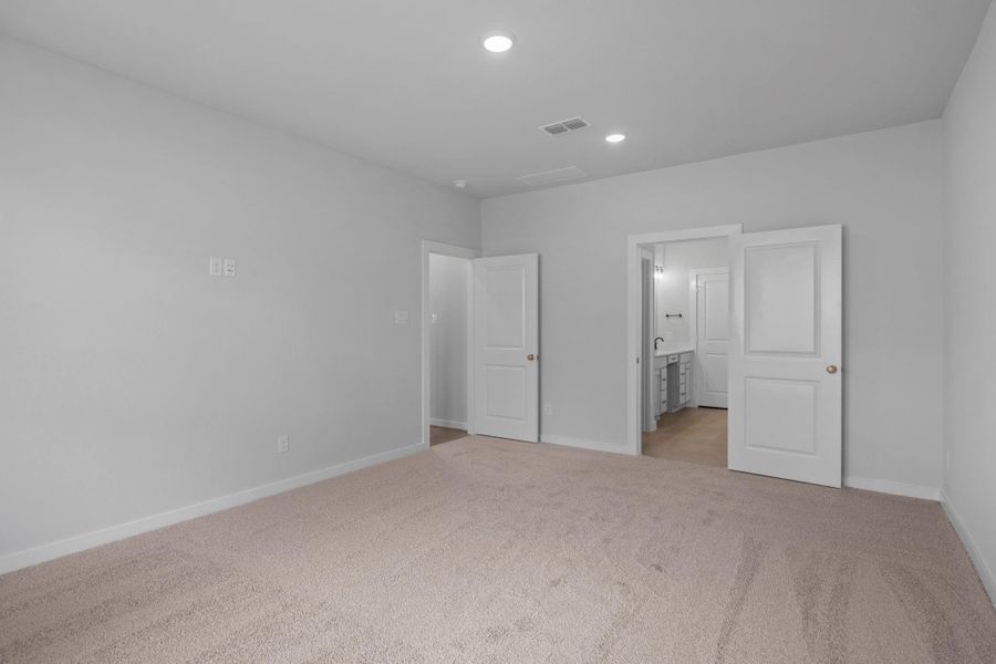 Spacious, unfurnished interior of a new home in Sienna 45', 50', Missouri City (Image 36). Spacious, unfurnished interior of a new home in Sienna 45', 50', Missouri City (Image 36).