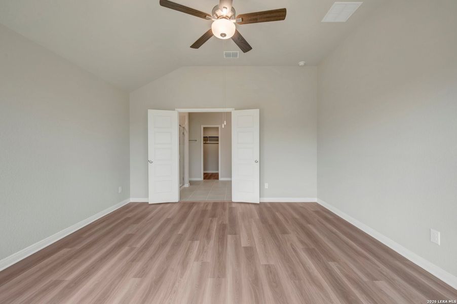 Spacious, unfurnished interior of a new home in Hickory Ridge Estates, Elmendorf (Image 33).