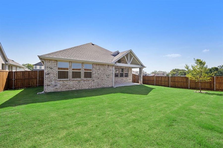 Exterior details and patio area of a home in Heritage Ranch, Sherman (Image 3).