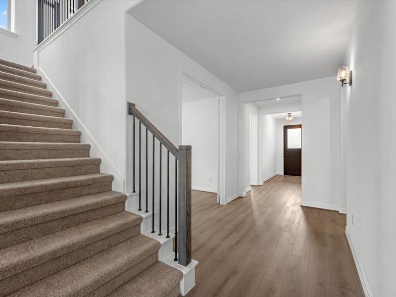 Spacious, unfurnished interior of a new home in Sunterra Lakes, Brookshire (Image 16).