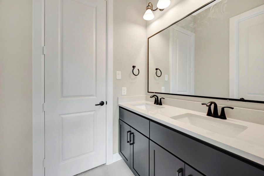 Dual vanities at shared bath