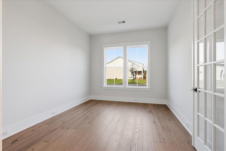 Spacious, unfurnished interior of a new home in , Summerville (Image 13).