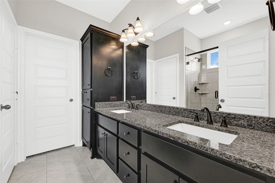 Furnished interior view inside a new home in , Anahuac (Image 6).