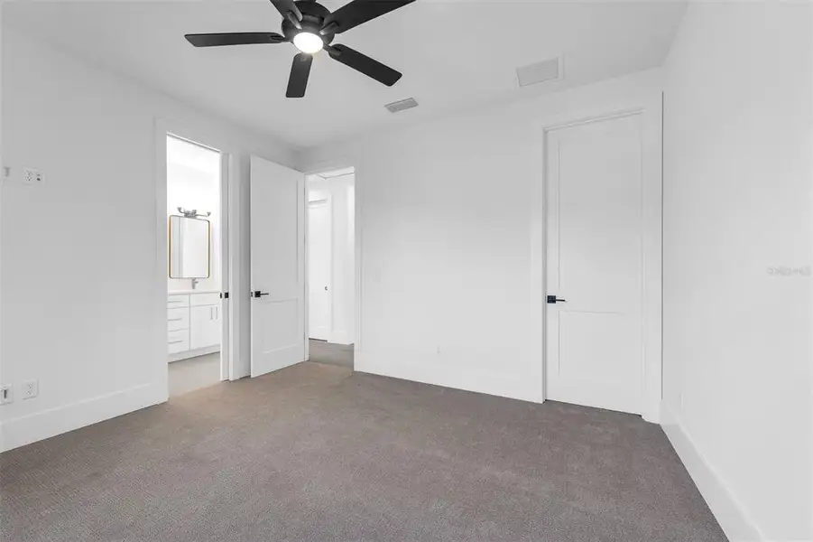Spacious, unfurnished interior of a new home in , Orlando (Image 24).