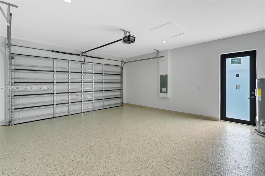 Spacious, unfurnished interior of a new home in , Lehigh Acres (Image 29).