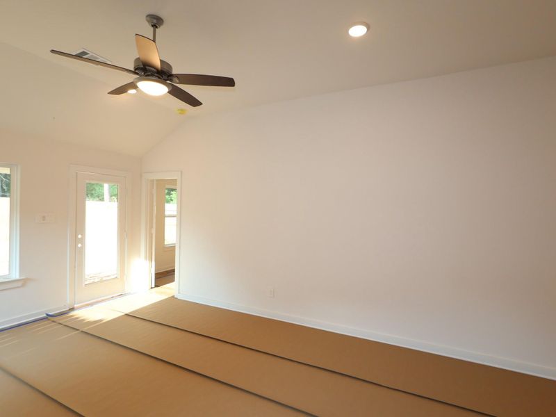 Spacious, unfurnished interior of a new home in Sorella, Tomball (Image 14). Spacious, unfurnished interior of a new home in Sorella, Tomball (Image 14).