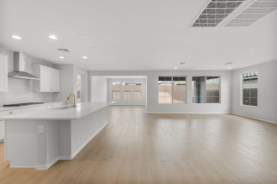 Spacious, unfurnished interior of a new home in Foothills at Northpointe, Peoria (Image 24).