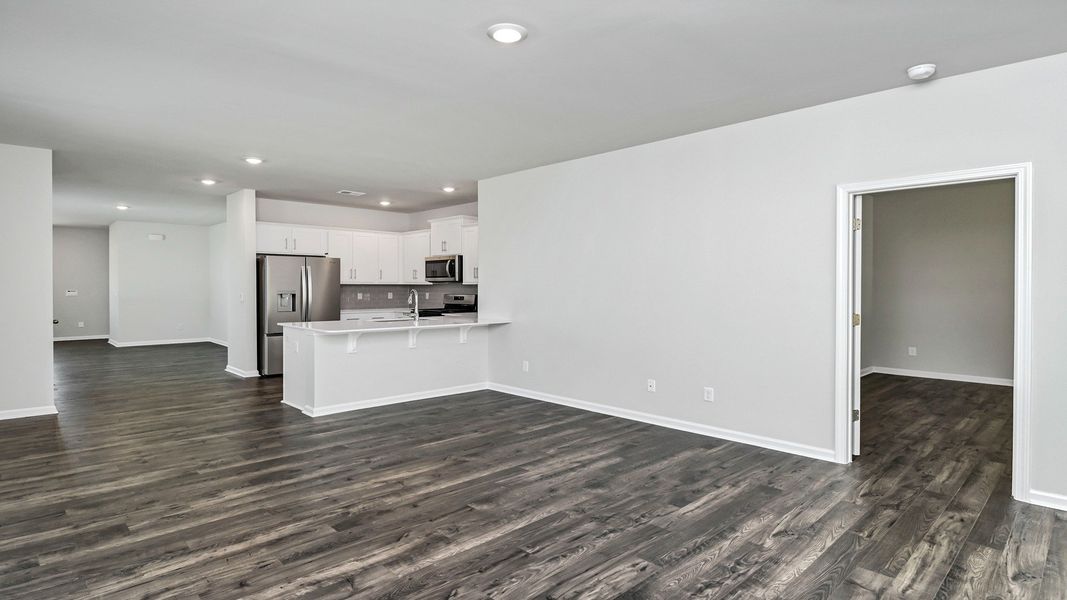 Spacious, unfurnished interior of a new home in Mulberry Landing, Orangeburg (Image 14).