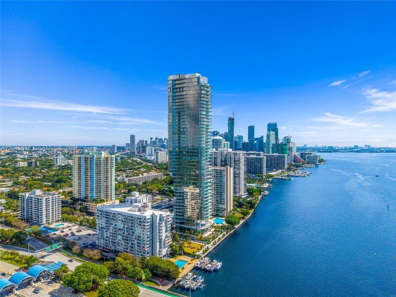Condo located in Miami, FL showcasing its design and architecture (Image 60).