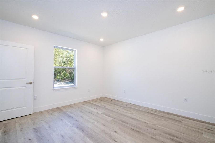 Spacious, unfurnished interior of a new home in , North Port (Image 17).